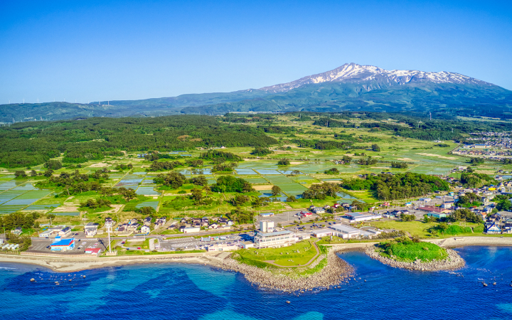 ねむの丘沖から鳥海山の風景写真
